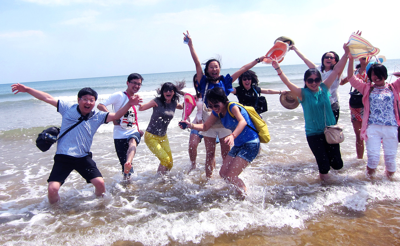 海風(fēng)撲面，心隨浪涌